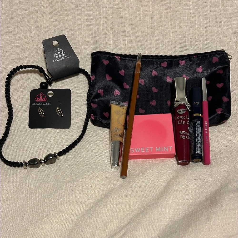 Paparazzi Black Jewelry Set with Heart Pouch and Makeup - Picture 1 of 4